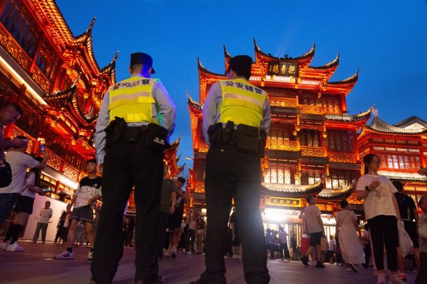 Persoanele din Shanghai costumate de Halloween au fost ridicate de pe străzi de polițiștii chinezi
