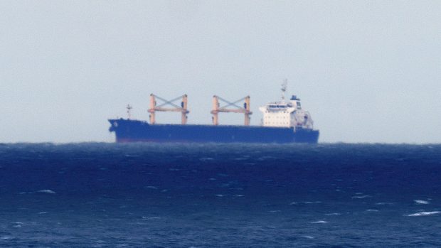 O navă avariată încărcată cu mii de tone de îngrășământ explozibil din Rusia plutește în derivă în nordul Europei și nu e primită în niciun port: „Megabombă plutitoare”