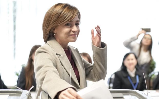 Maia Sandu merge să voteze în turul doi al alegerilor prezidențiale din România: „Nu daţi crezare celor care spun că apropierea de Kremlin aduce pace şi bunăstare”