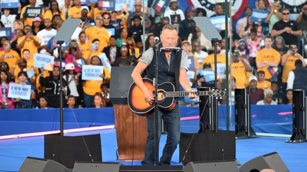 Bruce Springsteen a cântat pentru Kamala Harris și l-a criticat pe Donald Trump, acuzându-l că vrea să fie un tiran | VIDEO