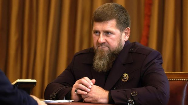 Ramzan Kadîrov l-a depășit pe Leonid Brejnev la numărul de decorații, ordine și medalii. Are și „merite în stomatologie”