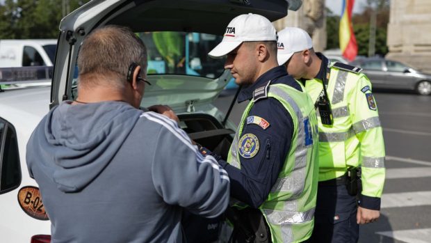 Șofer urmărit de polițiști, în București, și adus înapoi la locul unde i-au făcut semn să oprească: „Am crezut că mi-ați zis să merg mai departe”