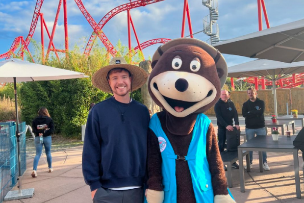 Un YouTuber milionar a închiriat tot parcul de distracții din Leipzig pentru invitații lui: „Ne-am dat de câte ori am vrut în roller-coastere”