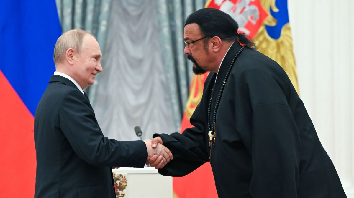 Steven Seagal a anunțat că este gata să lupte pentru Rusia în războiul din Ucraina
