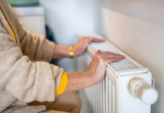 Fuziunea dintre ELCEN și Termoenergetica s-a blocat la plata datoriilor. Bucureștenii încă nu știu cât vor plăti pe gigacalorie la iarnă