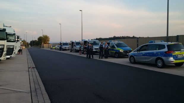 Șase șoferi au rămas fără mașinile în care veneau spre România și au fost arestați pe o autostradă din Germania