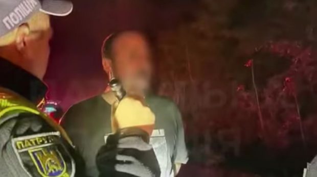 Un șofer beat din Ucraina i-a amenințat cu o grenadă pe polițiștii care i-au reținut permisul de conducere