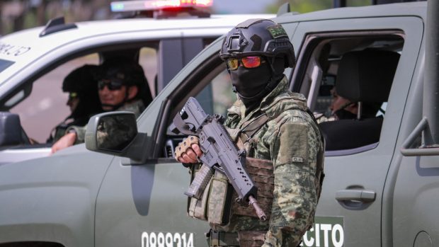 19 membri ai cartelului din Sinaloa au fost uciși într-un schimb de focuri cu poliția. Un lider local a fost arestat