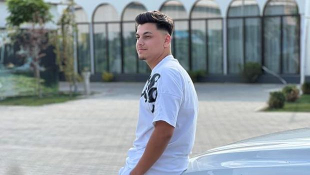 Tânărul care conducea mașina în care el și un adolescent de 15 ani au murit, la Rătești, avea permisul suspendat pentru viteză. 21 de sancțiuni rutiere în doi ani