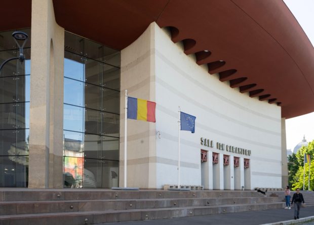 „Bătrâna și hoțul”, o comedie polițistă, poate fi văzută LIVE, online. Spectatorii pot urmări piesa pe 9 octombrie