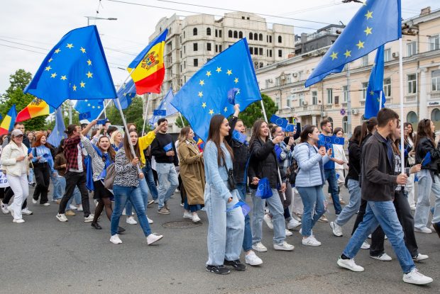 LIVETEXT Alegeri prezidențiale și referendum în Republica Moldova. Scrutinul a început, în România se poate vota în 16 secții