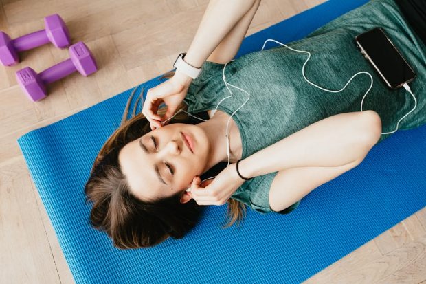Top 5 aparate de fitness esențiale pentru a-ți amenaja o sală de sport acasă