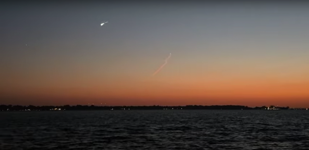 Imagini uimitoare cu un meteorit uriaș deasupra lacului Erie. Mingea de „foc” a traversat cerul în zece state din SUA I VIDEO