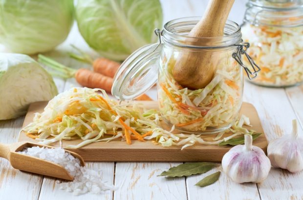 Varză murată tocată la borcan – rețetă