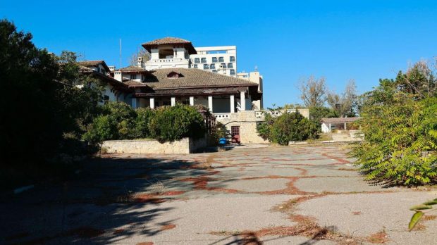 Primăria Constanța a cumpărat terenul de sub Palatul Reginei Maria din stațiunea Mamaia: „Prețul este identic cu cel din urmă cu două decenii”