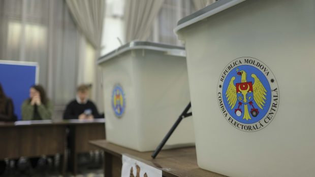 LIVETEXT Alegeri prezidențiale și referendum în Republica Moldova. Maia Sandu a votat. Prezența la vot a depășit pragul de validare