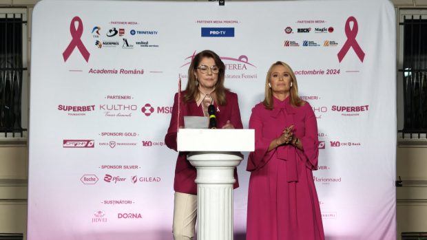 Academia Română, îmbrăcată în roz de Ziua Națională a luptei împotriva cancerului de sân