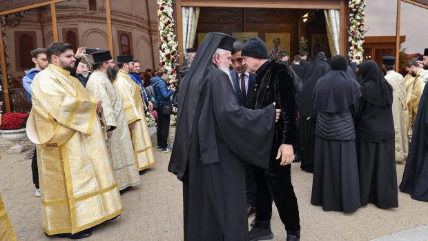 Procesiune religioasă în București, cu moaştele a cinci sfinți. Becali și Simion printre participanți. Programul sărbătorii Sfântului Dimitrie cel Nou