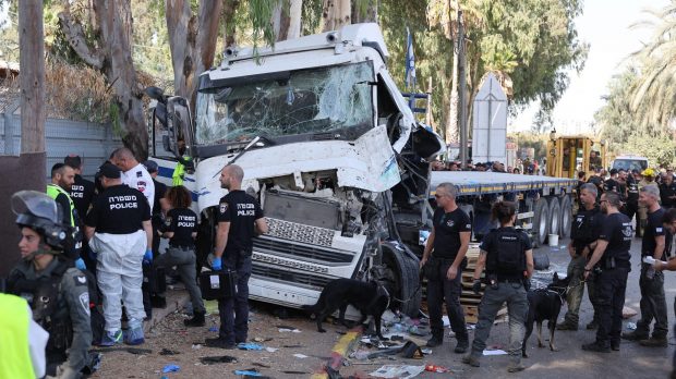 Posibil atac terorist lângă Tel Aviv, aproape de sediul Mossad. Zeci de răniți, după ce un camion a intrat într-o stație de autobuz | VIDEO