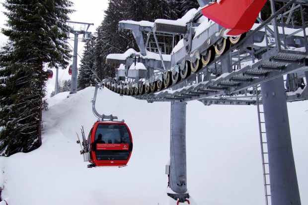 Prețurile pentru transportul pe cablu în Poiana Brașov, în sezonul 2024-2025. Continuă programul „Miercurea brașovenilor”