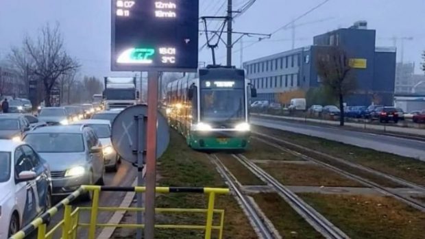 Vatmanii din Iași trebuie să respecte limita de viteză prin centrul orașului, dar n-au kilometraj în bordul tramvaielor