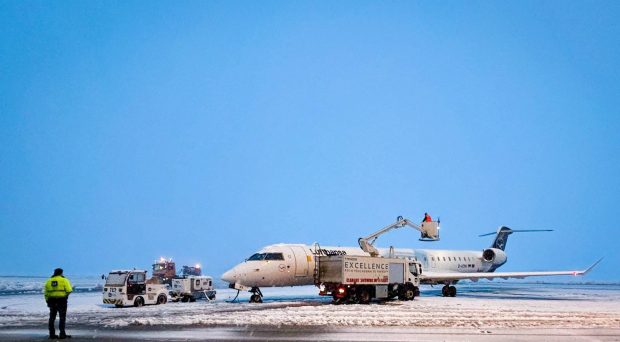 Un avion cu pasageri care venea din Germania nu a putut ateriza la Sibiu, din cauza vântului puternic