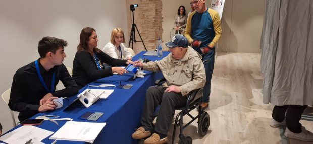 La alegerile prezidențiale, doi români, unul de 101 ani, altul de 100 de ani, au votat în diaspora