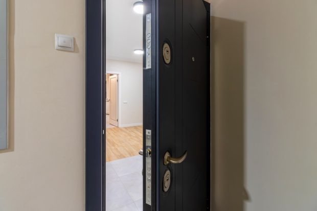 3 sfaturi pentru instalarea și întreținerea ușilor metalice
