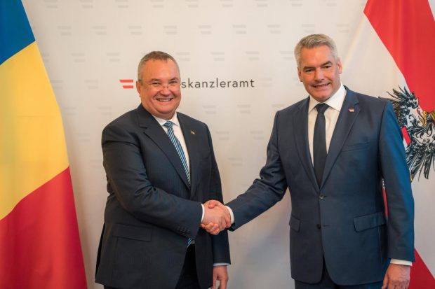 Nicolae Ciucă, întâlnire-surpriză cu cancelarul Austriei, Karl Nehammer: Vom avea foarte curând susținerea Austriei pentru intrarea deplină în Schengen! 