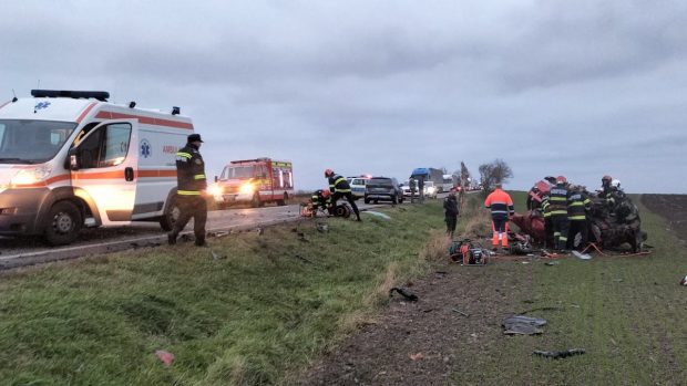 Cinci morți într-o mașină distrusă într-un accident la Grănicești, în Suceava. Un copil, printre victime