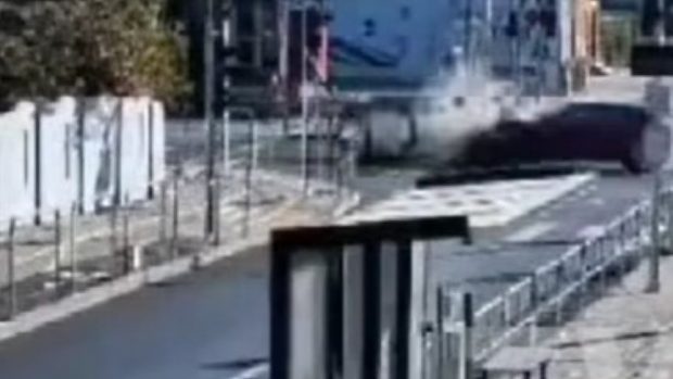 Fetiță de 10 ani din Timișoara, moartă într-un accident provocat de o șoferiță care a intrat pe roșu într-o intersecție | VIDEO