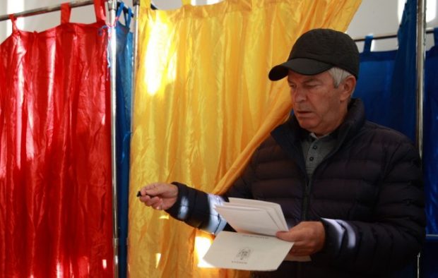 LIVE TEXT Alegeri prezidențiale 2024, turul 1. Prezența la vot în țară la ora 10:00, mai mică decât în 2019. Trei dosare penale privind posibile infracțiuni