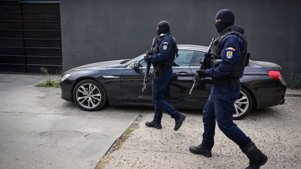 Rețea de escroci ruși, destructurată cu ajutorul Poliției Române. Grupul a dat lovituri de peste 600 de milioane de euro