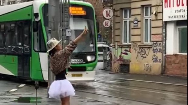 Video viral cu Aniel Mars, o artistă din București care dansează pe străzi: „Mulți m-au văzut”