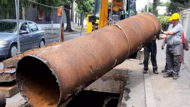 Două avarii au lăsat fără căldură mai multe blocuri din Ploiești. „Este vorba de cinci scări”