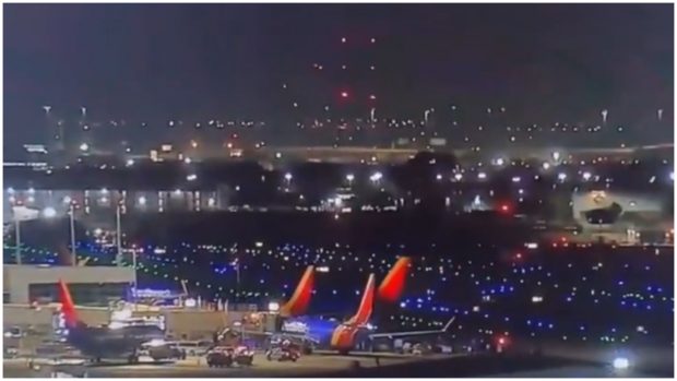 Avion lovit de un glonț, în timp ce se pregătea să decoleze de pe aeroportul din Dallas | VIDEO