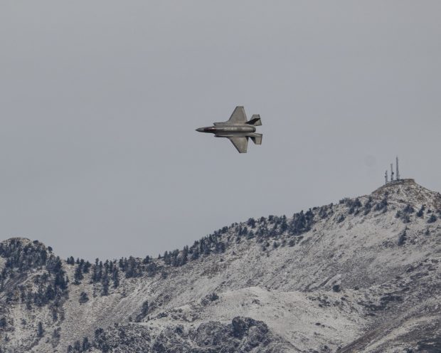 Klaus Iohannis a promulgat proiectul de lege privind cumpărarea a 32 de avioane F-35, cea mai scumpă achiziție din istoria Armatei Române