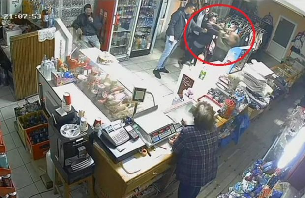 Ciobanul Petrică a fost bătut crunt într-un magazin din Sibiu. Venise să își cumpere țigări: „A intrat buluc peste mine”