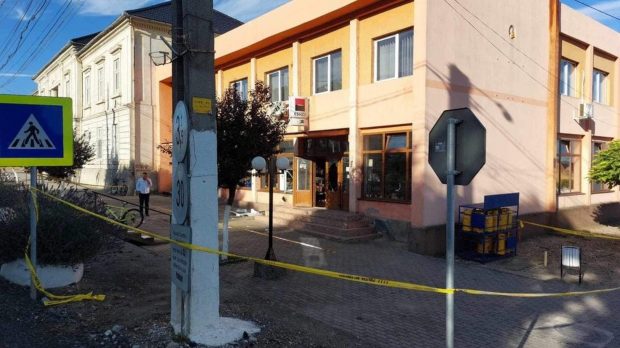 Bărbaţii care au aruncat în aer un bancomat în Arad au fost trimişi în judecată. Detalii din ancheta procurorilor