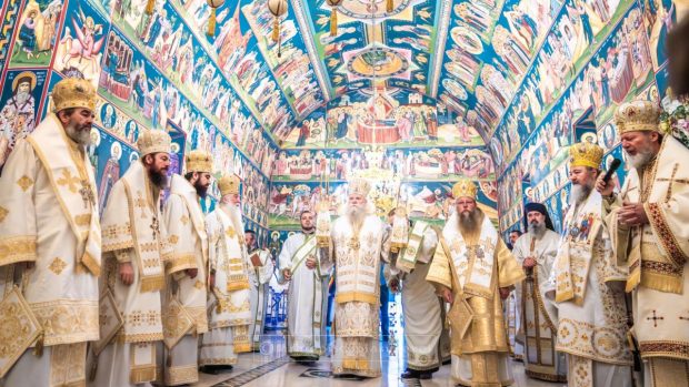 Un preot din Suceava și-a trecut biserica pe numele său și a înscris-o într-un cult din Muntenegru: „Slujbele nu aduc niciun folos sufletesc”