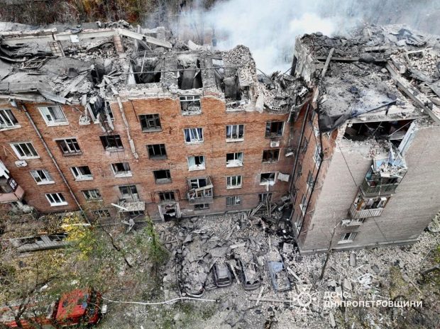 Rusia terorizează Ucraina cu opt bombardiere: bloc de locuințe, lovit de o rachetă balistică. Cel puțin șase morți în alte atacuri. Reacția lui Zelenski