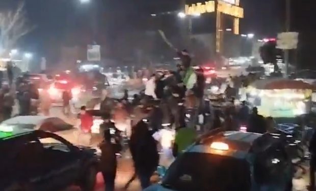 Rebelii sirieni au intrat în Alep după opt ani, în urma unei ofensive de trei zile. Rușii și soldații lui Bashar al-Assad, filmați în timp ce fug din oraș | VIDEO