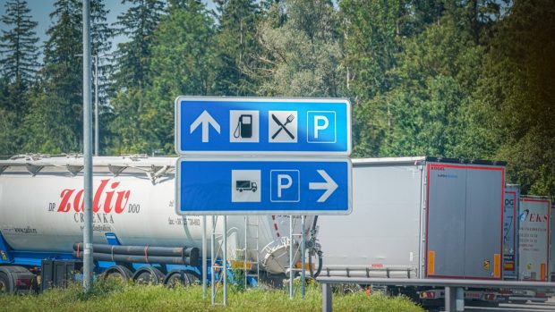Șofer român de TIR, arestat în Germania, unde parcase lângă un camion și fura motorină