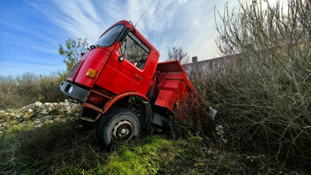 Primăria Timișoara a confiscat primul camion care arunca ilegal deșeuri. „Vom stârpi această practică revoltătoare”
