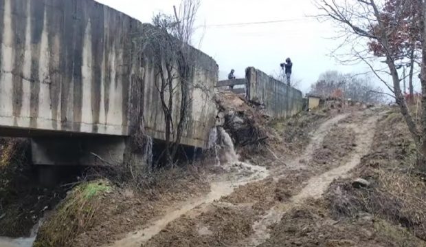 Noi tensiuni între Kosovo și Serbia, după o explozie la un canal care alimentează cu apă sute de mii de oameni și răcește două termocentrale | VIDEO