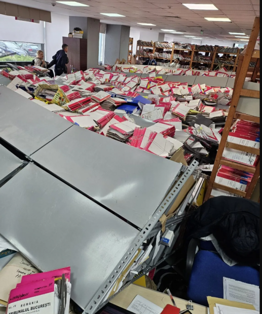 O grefieră de la Tribunalul București a fost grav rănită după ce au căzut peste ea rafturi de arhivă. Reacția sindicatului