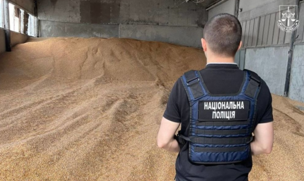 Un deputat ucrainean a furat zeci de tone de soia, după ce a simulat un atac rusesc asupra depozitului de cereale: „A împrăștiat peste tot fragmente de rachete”