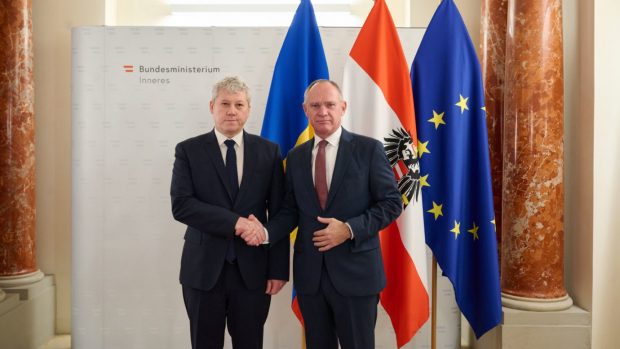 Cătălin Predoiu, întâlnire cu Gerhard Karner pentru Schengen terestru: „Am redus nivelul migrației ilegale”. Decizia, așteptată în decembrie