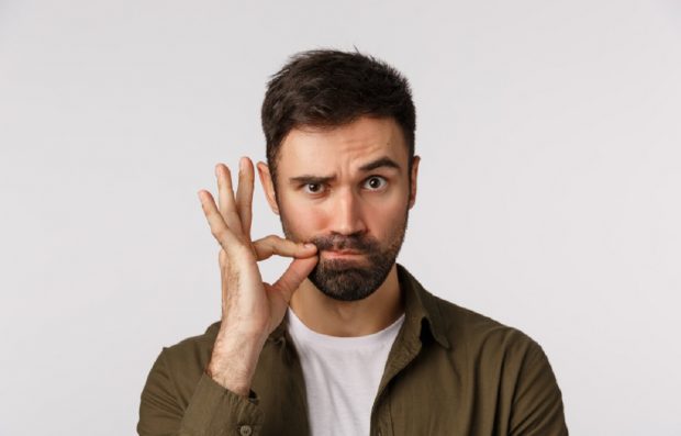 Ce înseamnă expresia „Dacă tăceai, filosof rămâneai”? – sens și origine