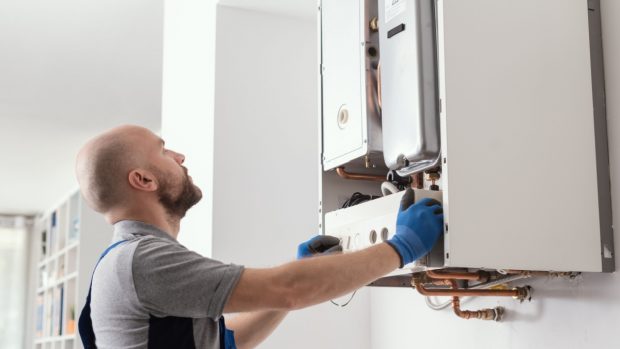 Românii care au apartamente cu 3 camere ar putea plăti mai mult de 1.000 de lei pe lună pentru gaze. Avertismentul lansat de Asociația Energia Inteligentă